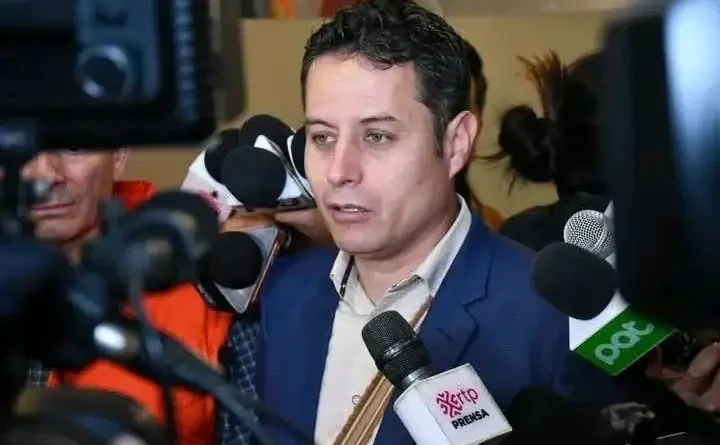 Uri Felipez Mancilla consultor politico boliviano, analiza el ascesnso de Edman Lara para el periodico OPINION. Una mirada estratégica sobre riesgos e inestabiliadad política.